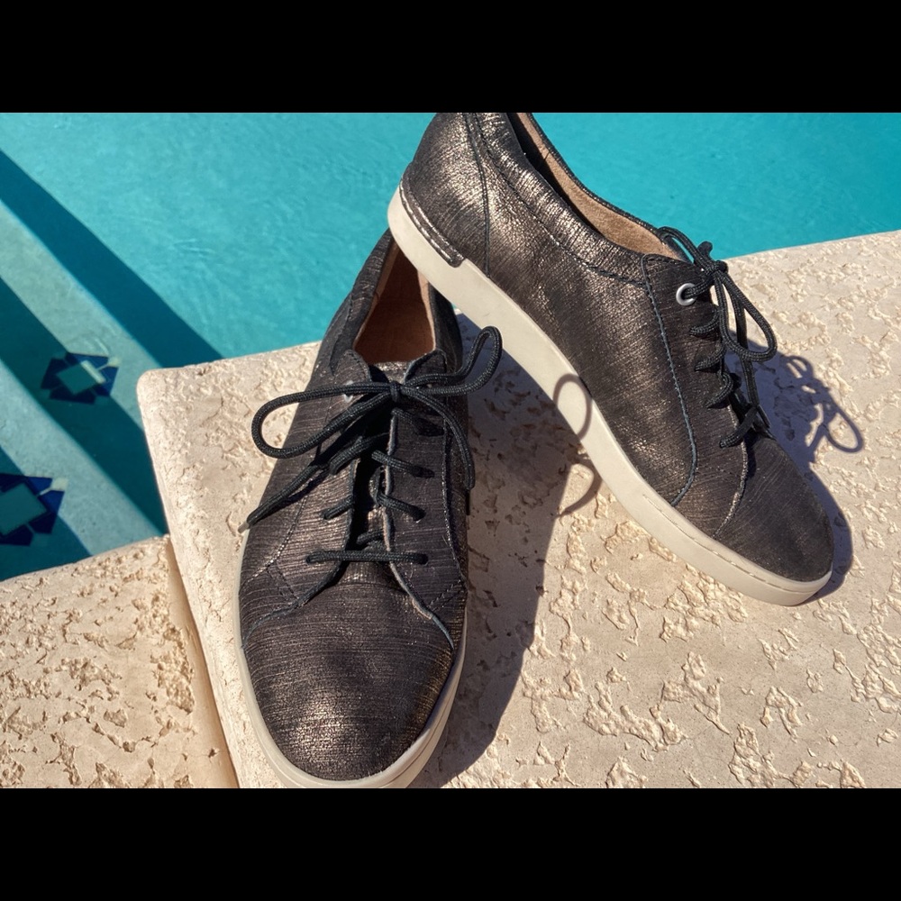 Clarks - Picture 4 of 4